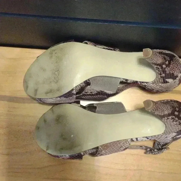 Anne Klein‎ iflex faux snake skin heels size 7M - Picture 6 of 6
